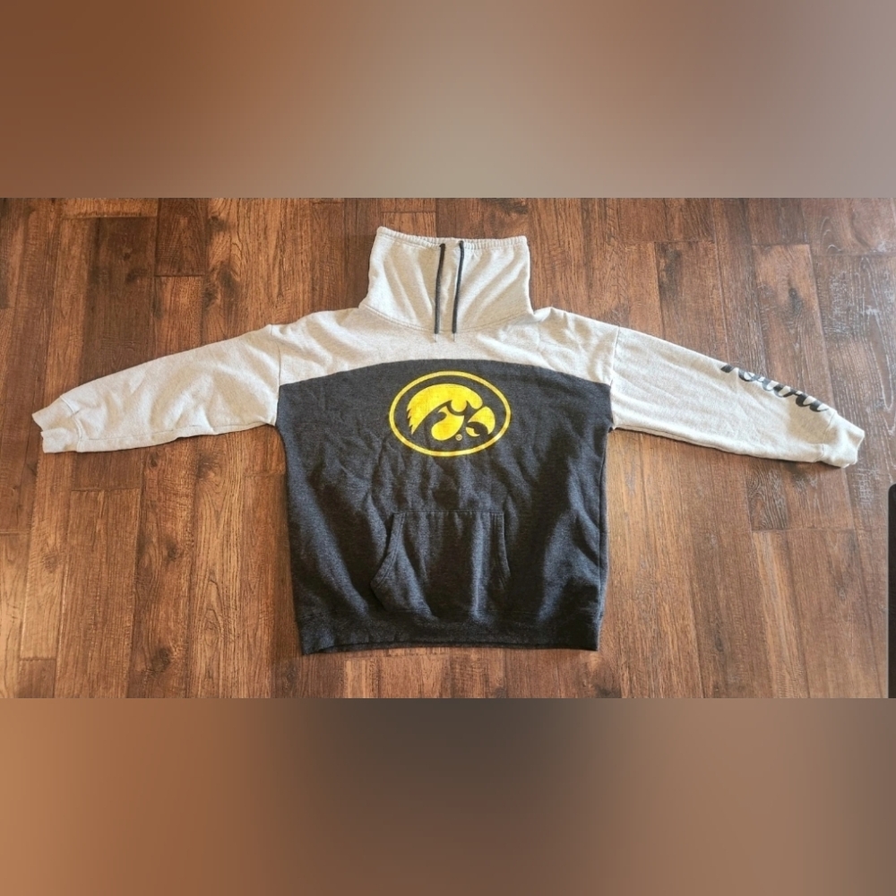 Colosseum Iowa Hawkeyes Pullover Cowl Neck Sweatshirt Gray 2XL  NCAA
